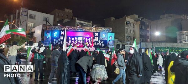 هفتاد شب متوالی حضور پرشور مردم در میدان جمهوری