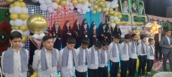 مراسم تجلیل از معلمان نمونه در شهرستان صالح آباد 
