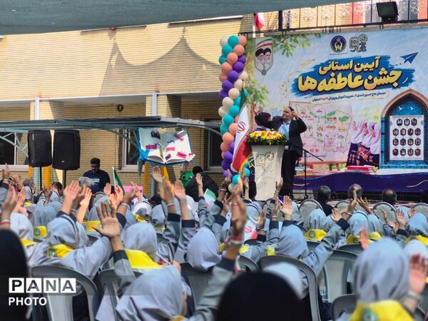 جشن عاطفه‌ها؛ روایت مهربانی و همدلی در دبستان دخترانه حاج حسین اسدی ناحیه ۶