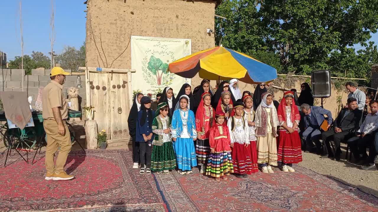 جشنواره‌ها هویت ایرانی و اسلامی را احیا می‌کنند 