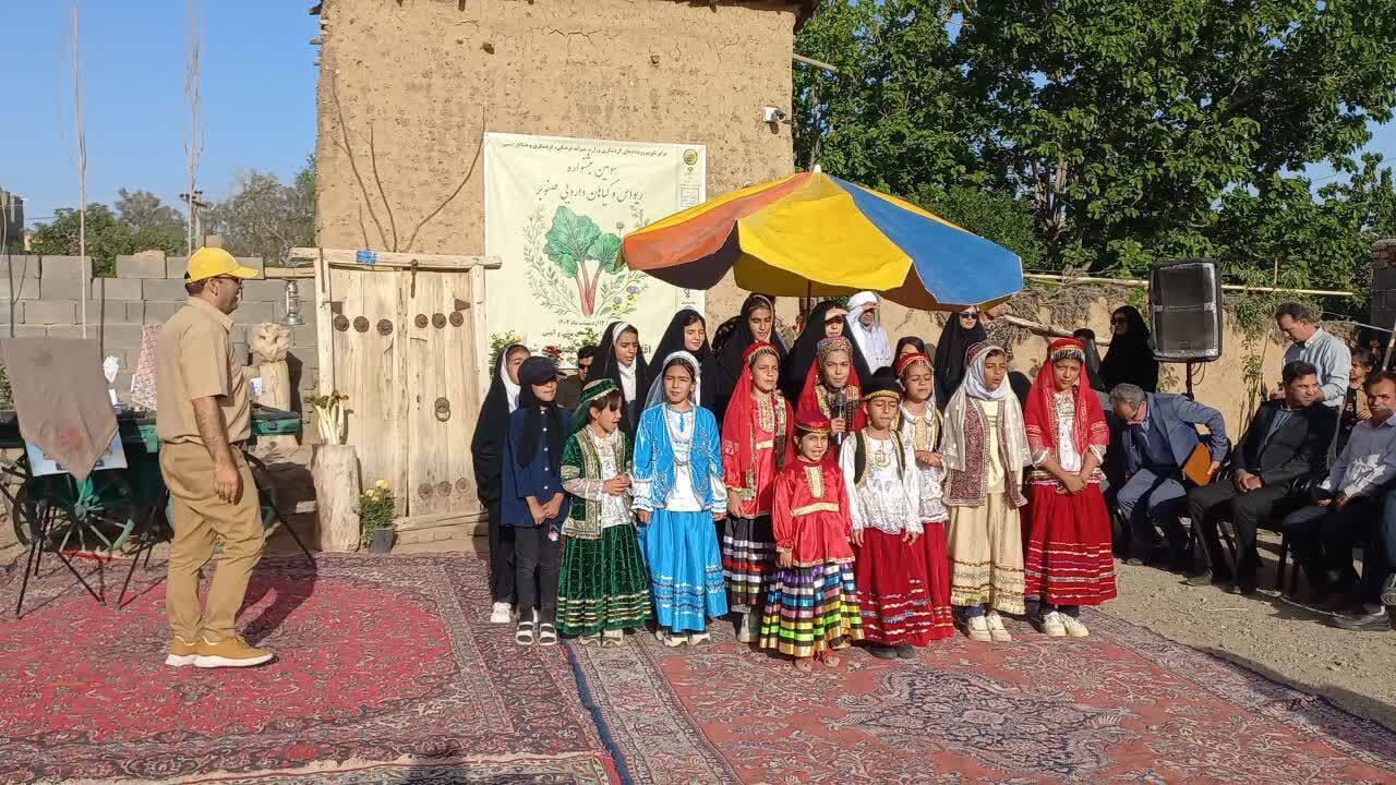 جشنواره‌ها هویت ایرانی و اسلامی را احیا می‌کنند 