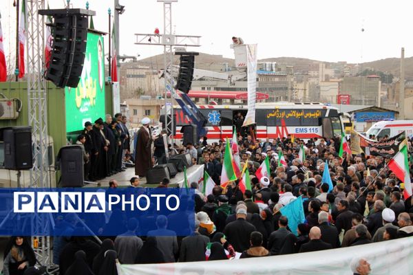 حضور گسترده اقشار مختلف مردم پردیس در راهپیمایی ۲۲ بهمن