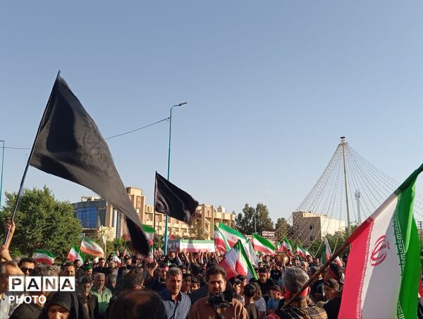 مراسم خاکسپاری شهیده دانش‌آموز «فاطمه موحدان» در یزد