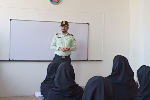 گرامیداشت هفته نیروی انتظامی در مدرسه یادگار امام ورامین