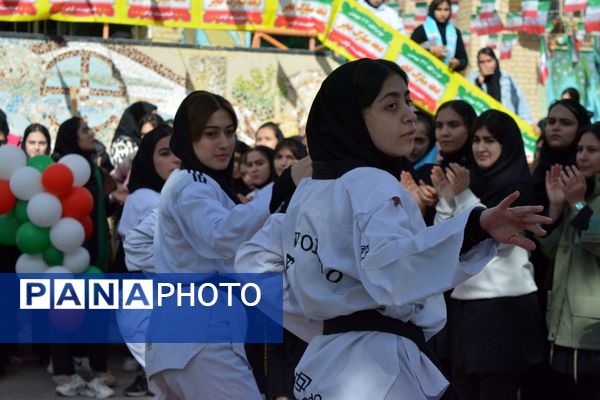 طنین زنگ انقلاب در بهارستان‌دو 