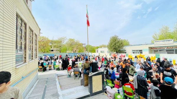 برپایی بازارچه در دبستان معلم آشخانه 