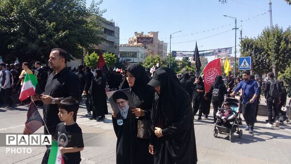 مشهد میزبان آیین باشکوه تشییع شهید آیت الله العظمی سید علی خامنه ای و خانواده 