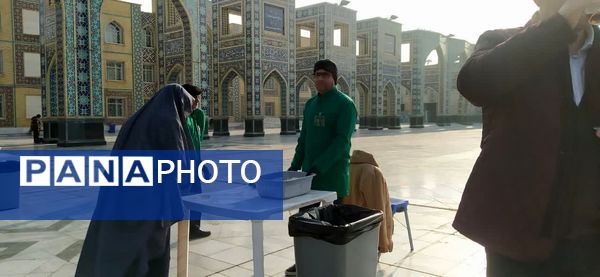 حضور خادمان اصفهانی در چایخانه امام رضا«ع» مشهد