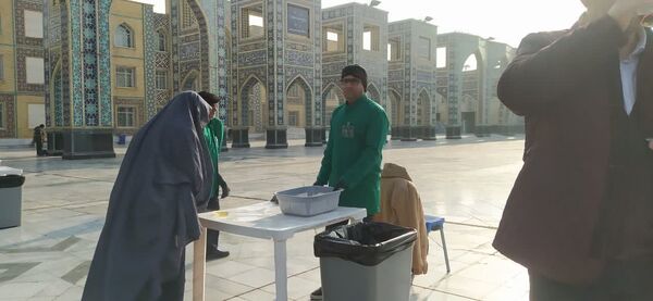 حضور خادمان اصفهانی در چایخانه امام رضا«ع» مشهد