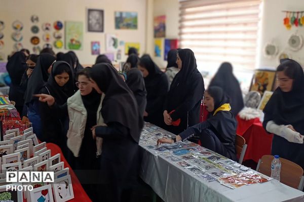 نمایشگاه کار و فناوری در دبیرستان نشاط بهارستان‌دو