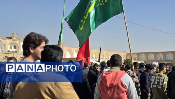 راهپیمایی باشکوه روز ۱۳ آبان در میدان امام خمینی(ره) اصفهان 