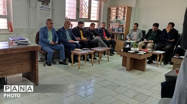 نمایشگاه اقتصاد مقاومتی و صنایع دستی هنرجویان هنرستان حضرت زهرا (س)