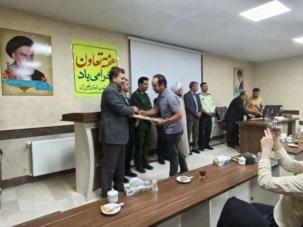 تجلیل از ۲۱ شرکت تعاونی فعال شهرستان خلیل‌آباد به مناسبت هفته تعاون