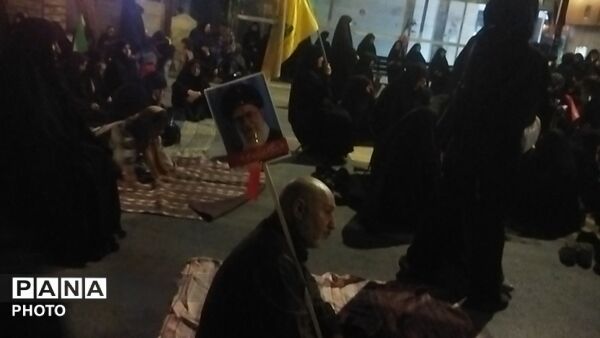 قاب هایی از رهبر شهید و رهبر معظم انقلاب در دستان سنگربان نیشابوری 