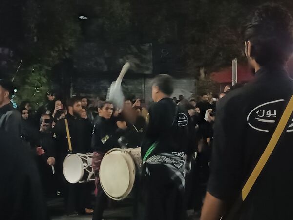 مراسم عزاداری شب عاشورا در خیابان‌های نیشابور 