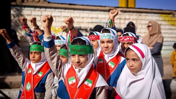 فریاد استکبارستیزی دانش‌آموزان نظرآبادی در روز ۱۳ آبان