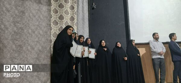 مراسم اختتامیه نمایشگاه های دانش آموزی مدرسه انقلاب  بروجرد 