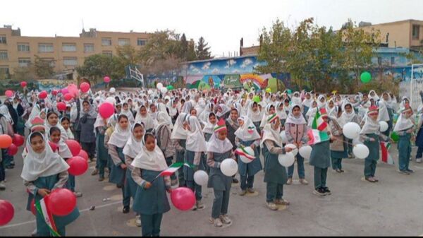 طلوع آگاهی در دل های کوچک؛ جشن روز دانش آموز در دبستان لطیفه
