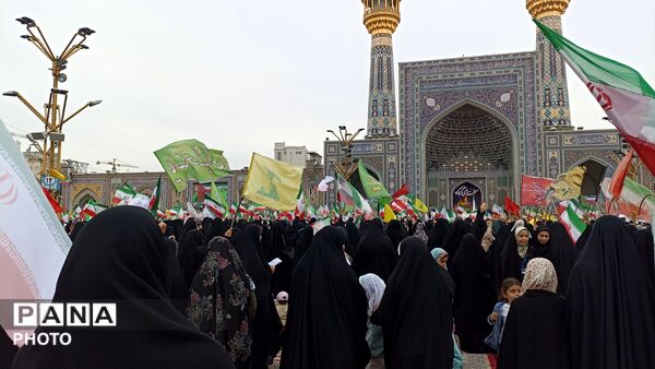 چهل هزار نوجوان بامشتهای گره کرده