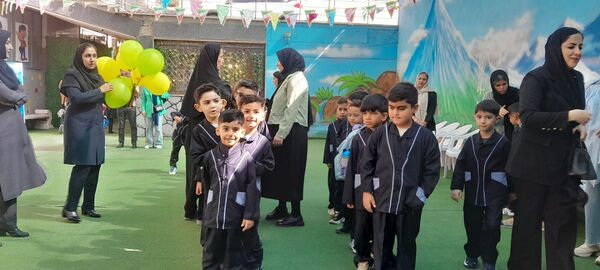 جشن شکوفه‌ها در مدرسه نسل روشن ناحیه 2 کرج 