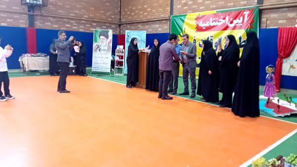 آیین اختتامیه طرح اوقات فراغت تابستانه و نمایشگاه مدرسه انقلاب در شهرستان فیروزکوه