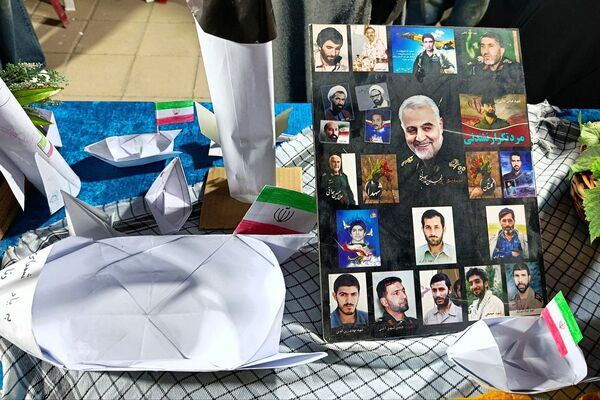 یادبود شهدای دانش‌آموز در کرمانشاه