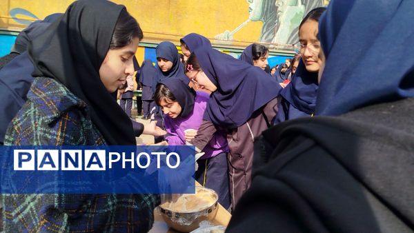 نمایشگاه و بازارچه کارو فناوری در دبیرستان پیرایش یک