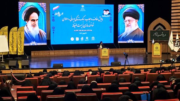 همایش زیست عفیفانه با موضوع عفت و حجاب در تالار ایوان‌ری