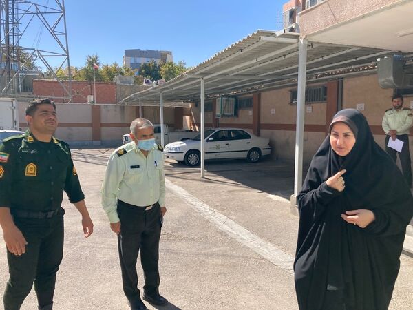 بازدید دانش‌آموزان دبیرستان سمیه از کلانتری ۱۱ بجنورد به مناسبت هفته نیروی انتظامی 