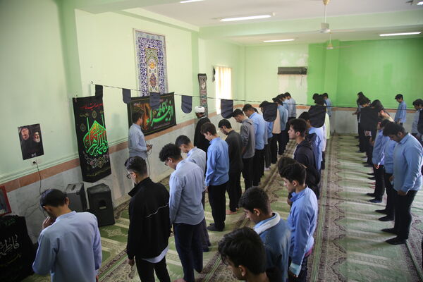 مراسم عزاداری ایام فاطمیه توسط دانش‌آموزان تنگستانی