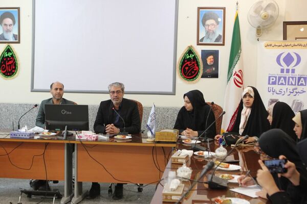 تجلیل از دانش‌آموز خبرنگاران پانا کاشان