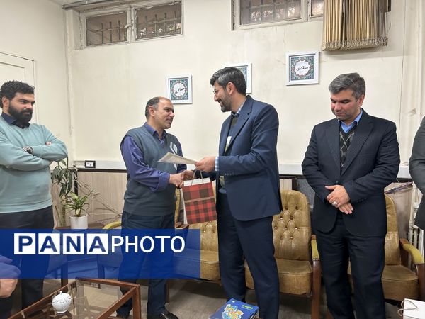  تقدیر از راهبران قطبی سازمان دانش اموزی شهرستانهای تهران