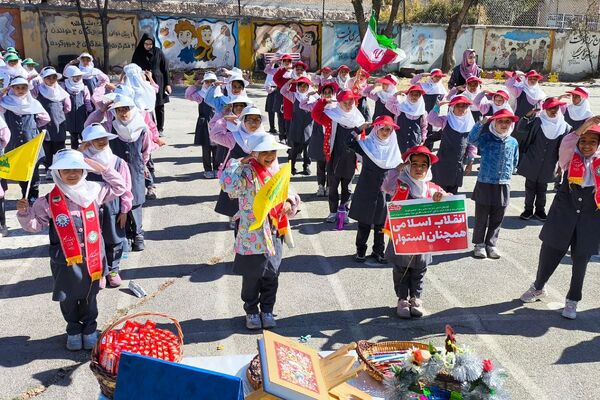 برگزاری آیین باشکوه روز دانش‌آموز در فیروزکوه؛ زنگ استکبارستیزی در این مدرسه طنین‌انداز شد