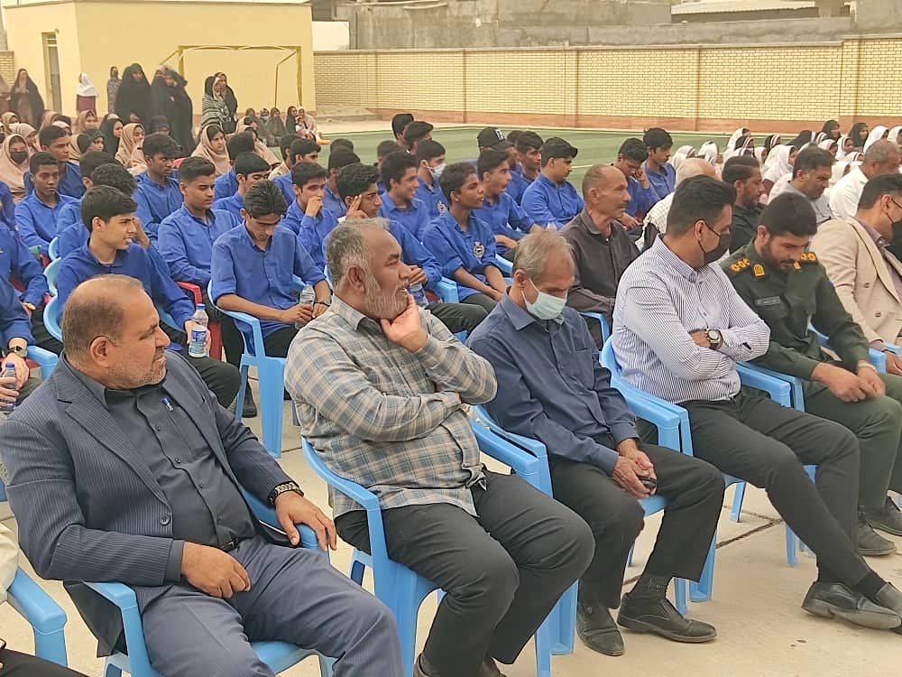 دانش آموزان امروز پرچم داران استقلال و عزت فردا 