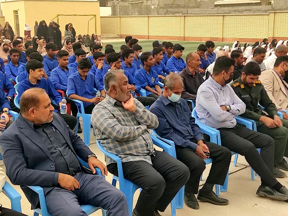 دانش آموزان امروز پرچم داران استقلال و عزت فردا 