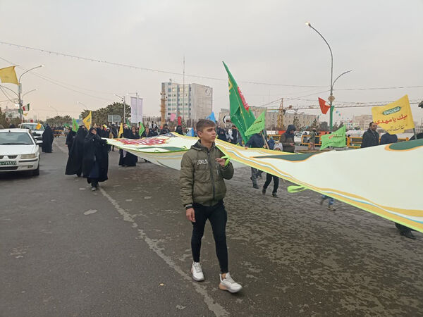 شادپیمایی مردم قم در جشن نیمه شعبان