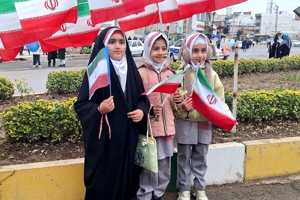 نبض انقلاب در خیابان‌ها تپید