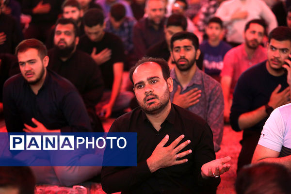 اجتماع لبیک یا حسین(ع) و گرامیداشت شهدای 15 خرداد در حرم حضرت معصومه(س)