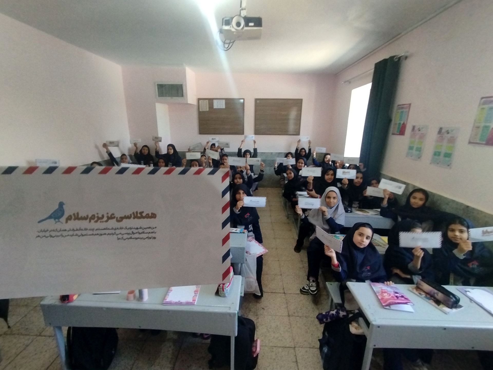 توزیع برگ های کنگره ۱۸۰۰۰شهیدخراسان رضوی 