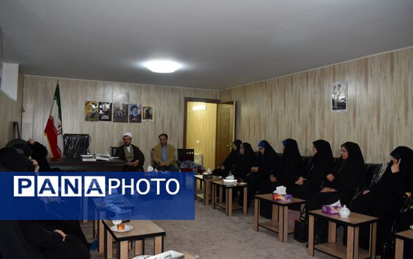 مراسم تقدیر از دانش‌آموزان هنرمند اسلامشهری با حضور امام جمعه شهرستان