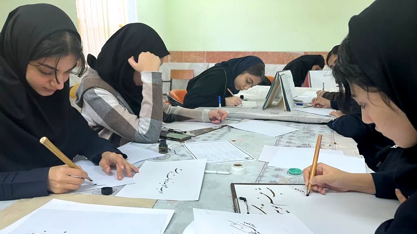 مسابقات فرهنگی‌ هنری با استقبال هنرمندان و دانش‌آموزان برگزار شد
