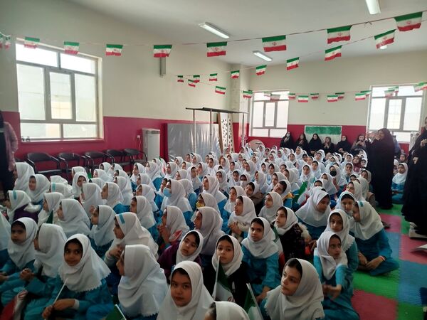 طنین زنگ انقلاب در مدارس شهرستان هوراند