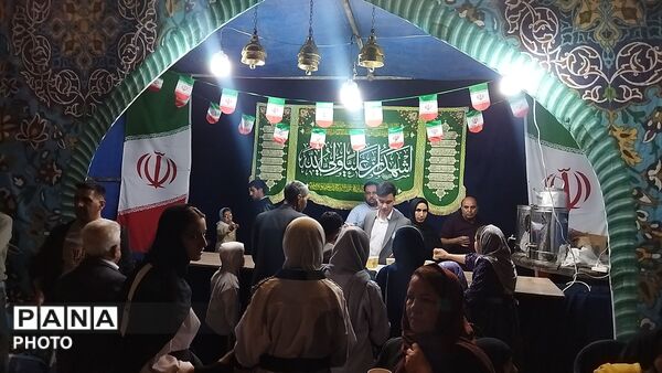گذری بر فعالیت موکب بلوار غزالی در پنجاه و پنجمین شب از اجتماعات مردمی 