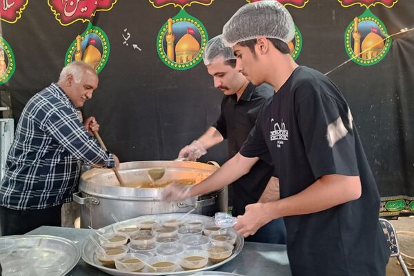 از مدرسه تا موکب حسینی؛ دانش‌آموزان پیشتاز شهرستان قدس در خدمت زائران اربعین حسینی