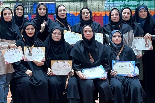 تقدیر از تیم های برتر مسابقات والیبال استانی شهرستانهای تهران در ری یک