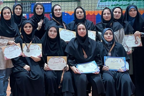 تقدیر از تیم های برتر مسابقات والیبال استانی شهرستانهای تهران در ری یک