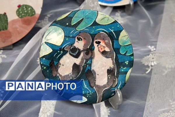 نمایشگاه آثار هنرجویان هنرستان فنی‌وحرفه‌ای دخترانه آفرینش پردیس