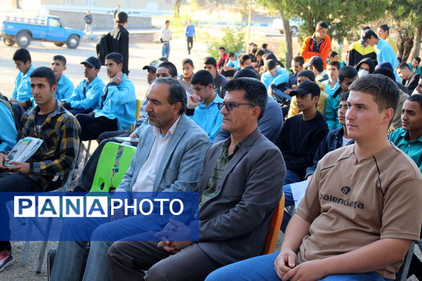 کارگاه آموزش بهداشت روان در مدرسه نخبگان عشایر گنجه‌ای برگزار شد