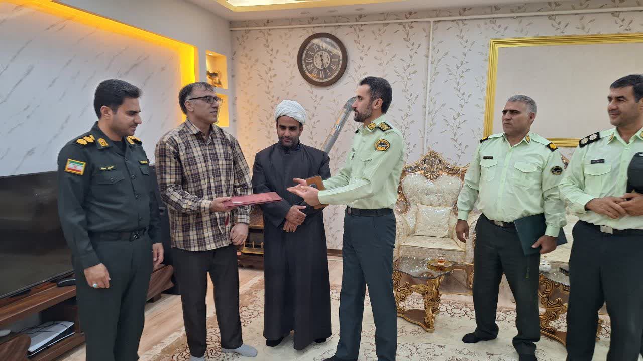 ادای احترام پلیس سلسله به مقام شامخ شهدا و جانبازان