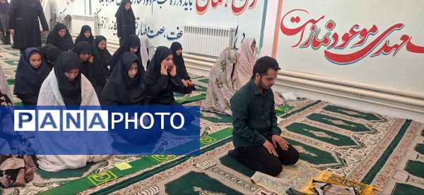 آیین بازگشایی مدارس و استقبال از دانش آموزان در دبیرستان فرزانگان دوره ی اول